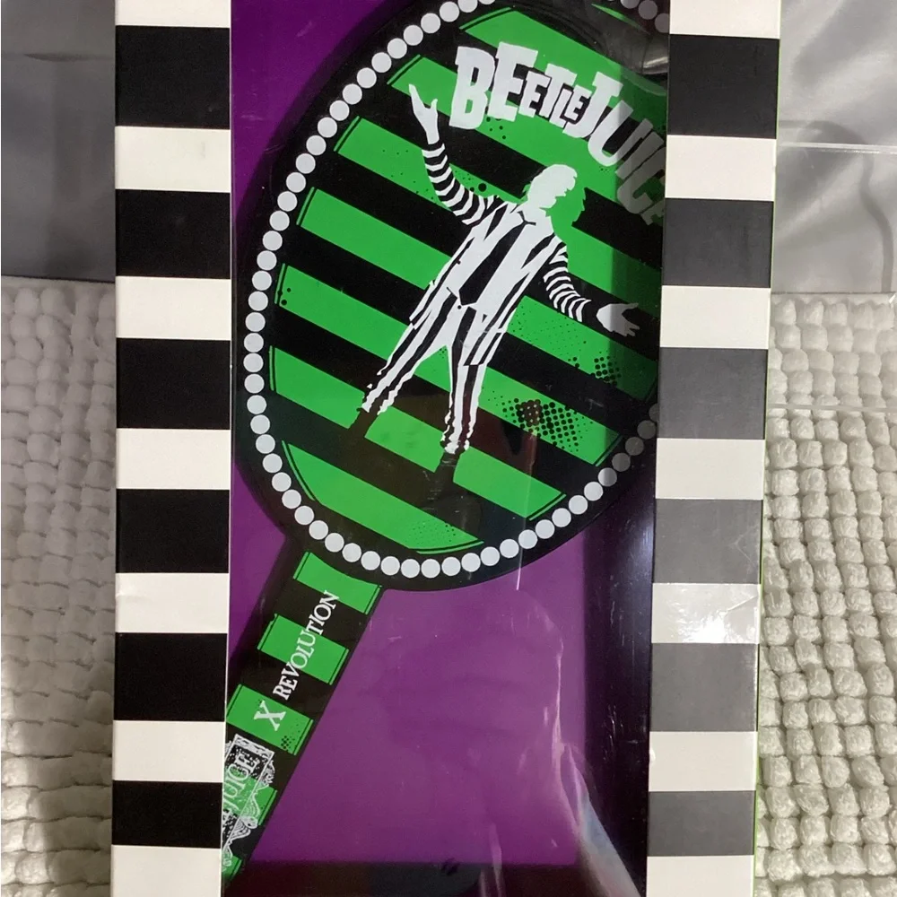 Revolution Warner Bros Beetlejuice Han Mirror + 5pc Eyeliners Kit Tim Burton NEW